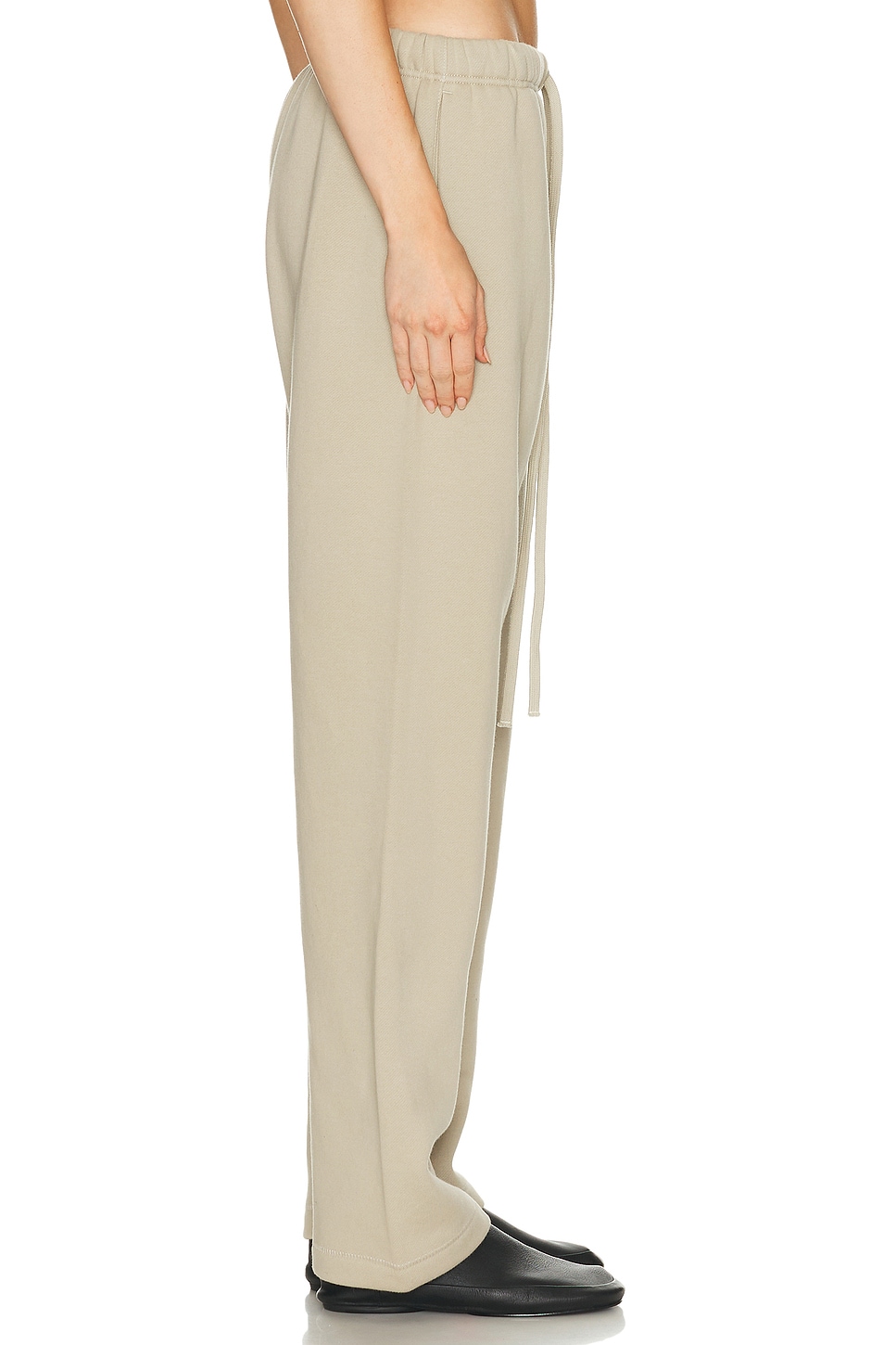 Essentials Fleece Relaxed Sweatpant In Gray