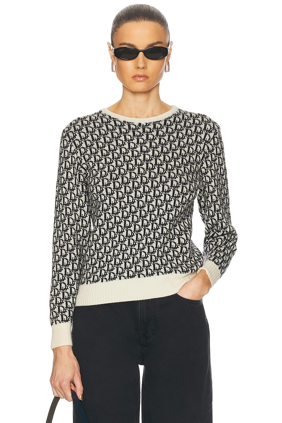 Pullover Sweater in Black