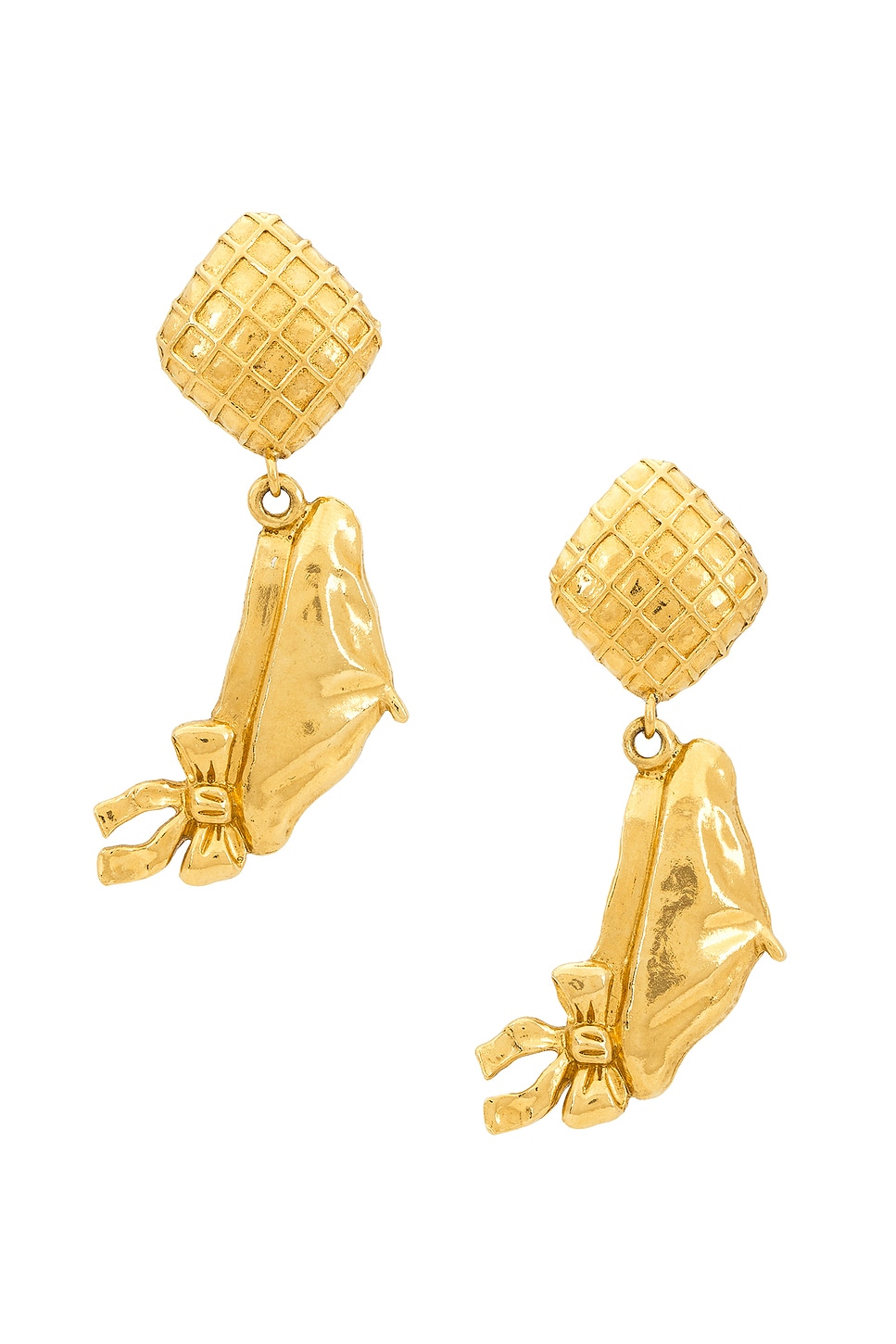 Pre-owned Chanel Ribbon Matelasse Swing Clip-on Earrings In Gold