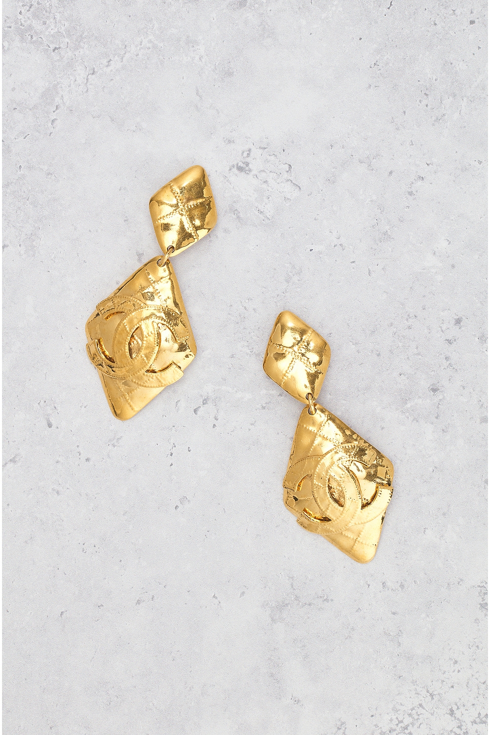 Pre-owned Chanel Coco Mark Quilted Earrings In Gold