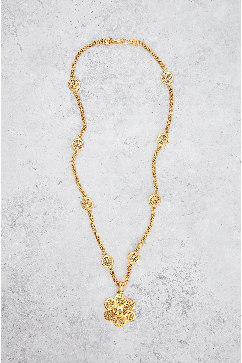 Pre-owned Chanel Coco Mark Pendant Necklace In Gold