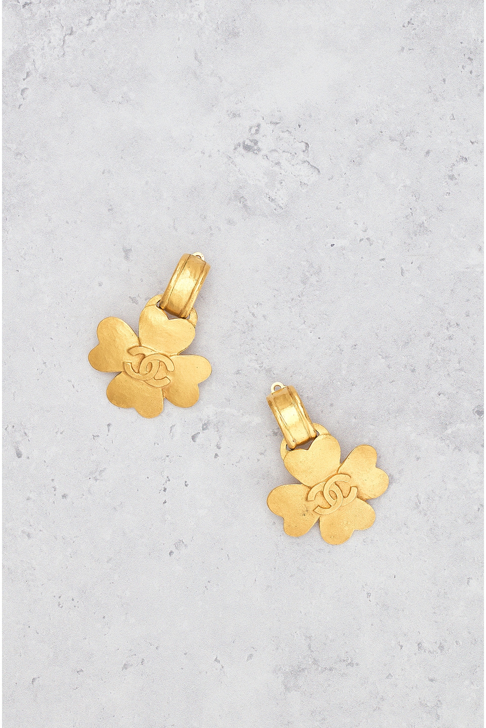 Pre-owned Chanel Coco Mark Clover Swing Earrings In Gold
