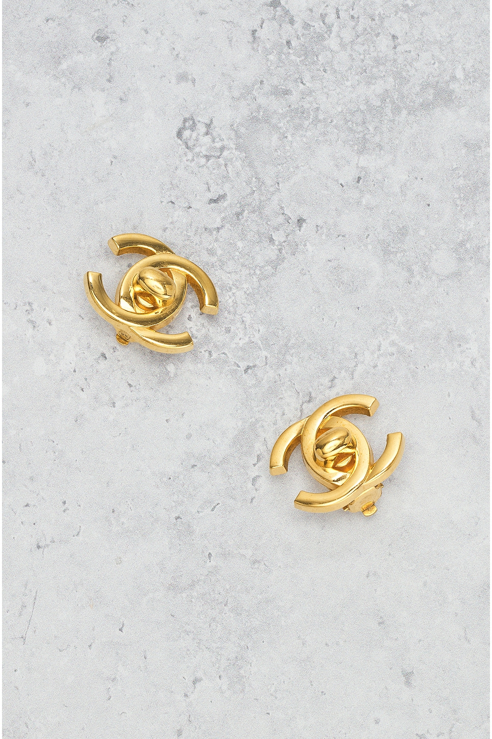 Pre-owned Chanel Coco Mark Turnlock Clip-on Earrings In Gold