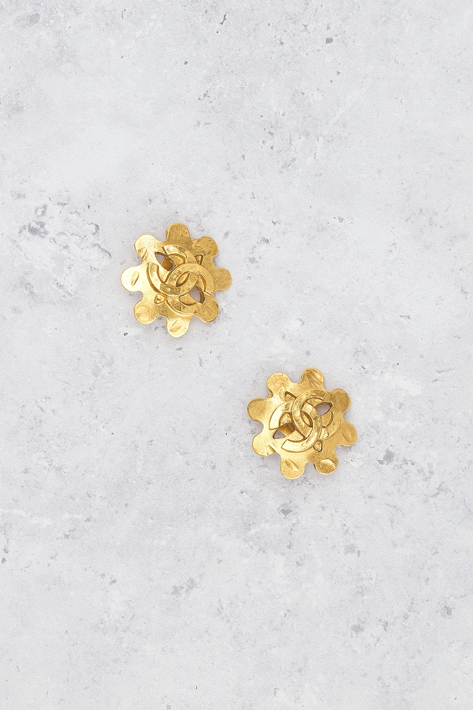 Pre-owned Chanel Coco Mark Earrings In Gold