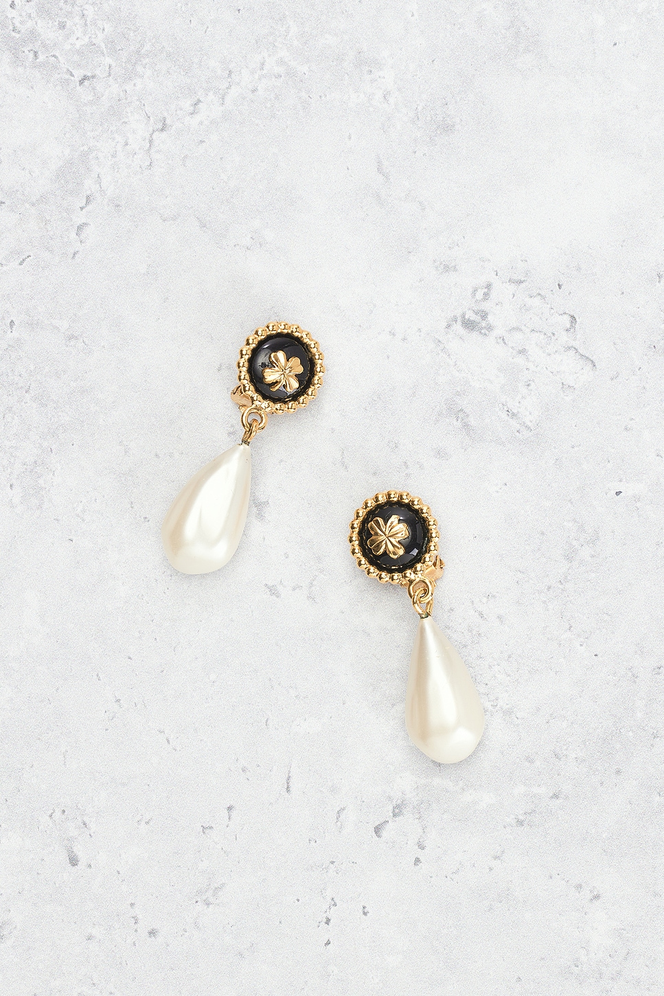Pre-owned Chanel Coco Mark Pearl Clover Earrings In Gold