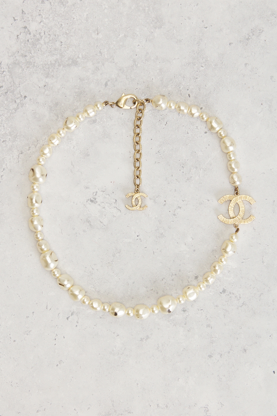 Pre-owned Chanel Cc Pearl Necklace In Gold