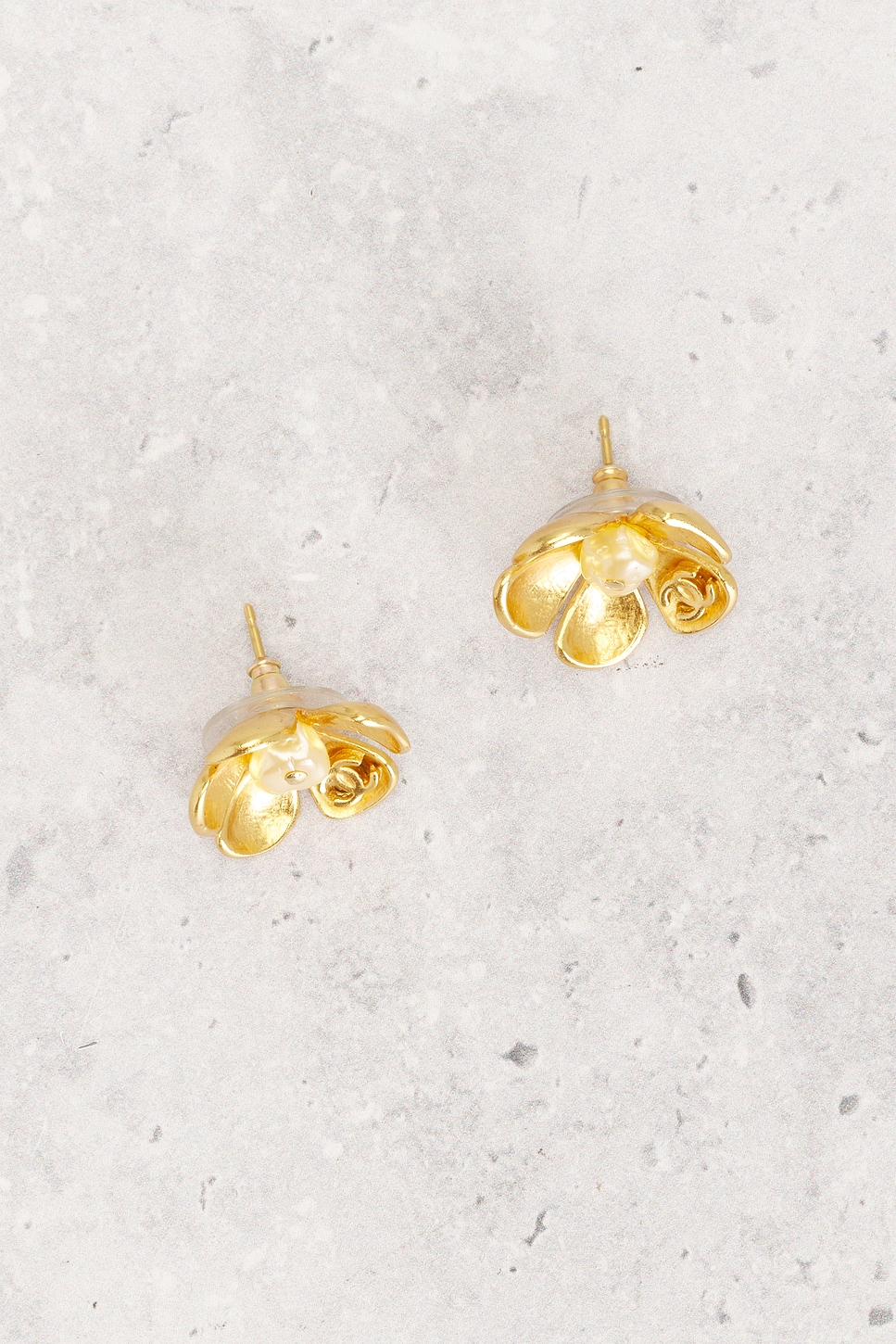 Pre-owned Chanel Coco Mark Pearl Earrings In Gold
