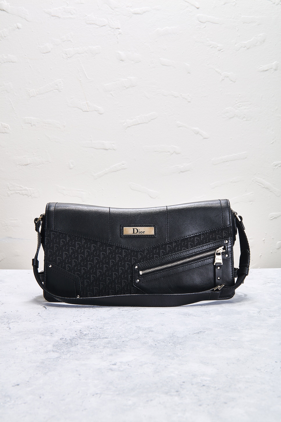 Pre-owned Dior Chic Shoulder Bag In Black