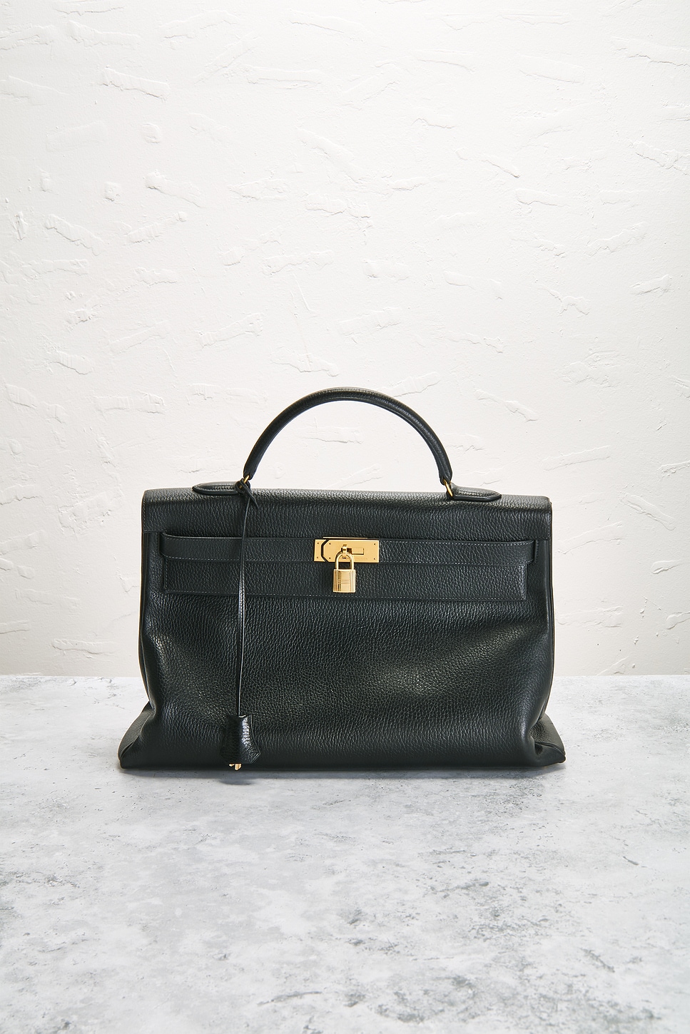 Pre-owned Hermes 1992 Ardennes Kelly 40 Handbag In Black