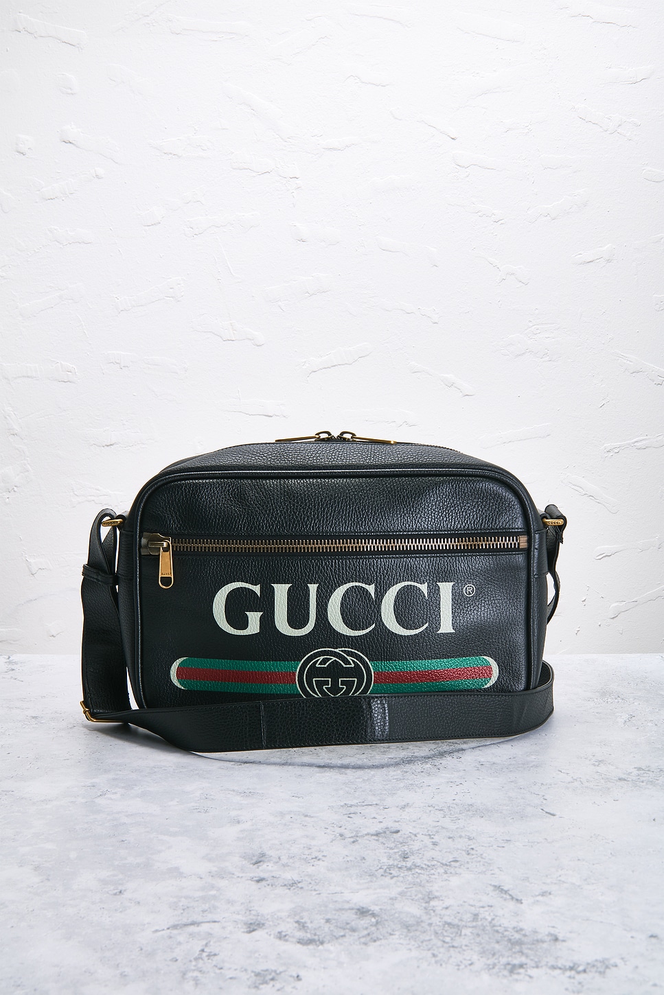 Pre-owned Gucci Logo Messenger Bag In Black