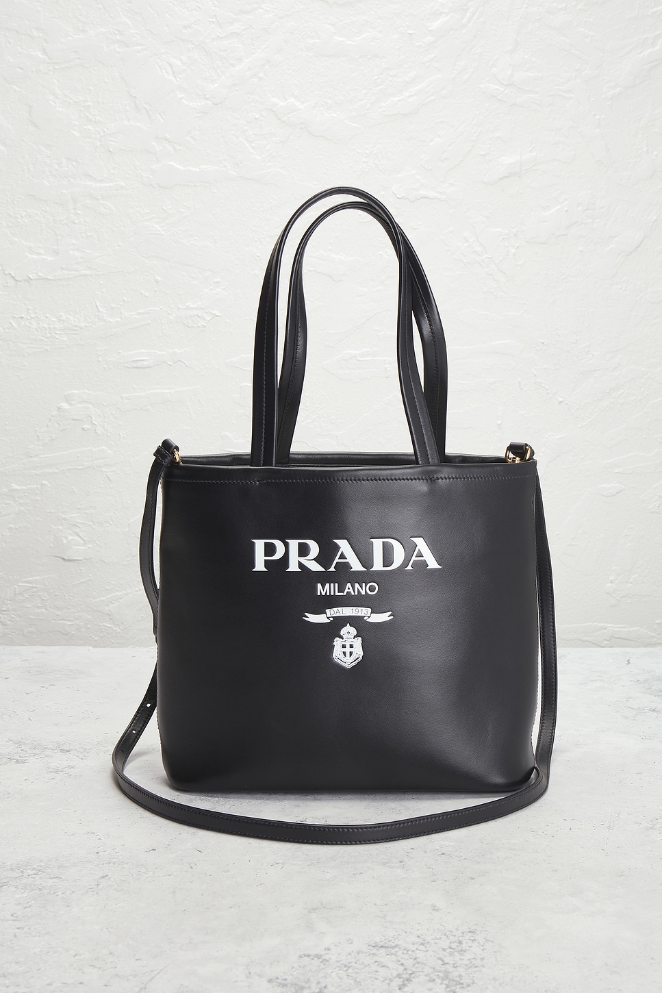 Pre-owned Prada Vitello Logo Tote Bag In Black