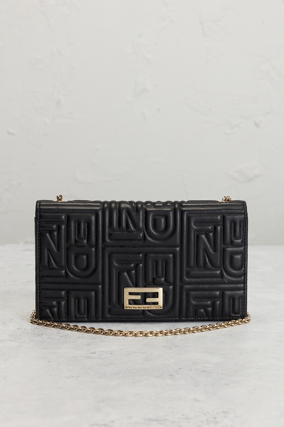 Pre-owned Fendi Embossed Wallet On Chain In Black