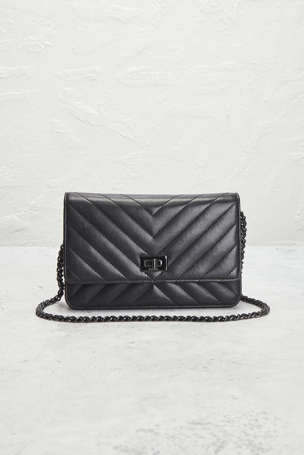 Pre-owned Chanel Reissue 2.55 Wallet On Chain In Black