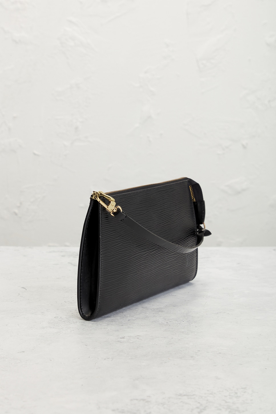 FWRD Renew Louis Vuitton Epi Pochette Accessoires 24 Shoulder Bag | Thumbnail 12