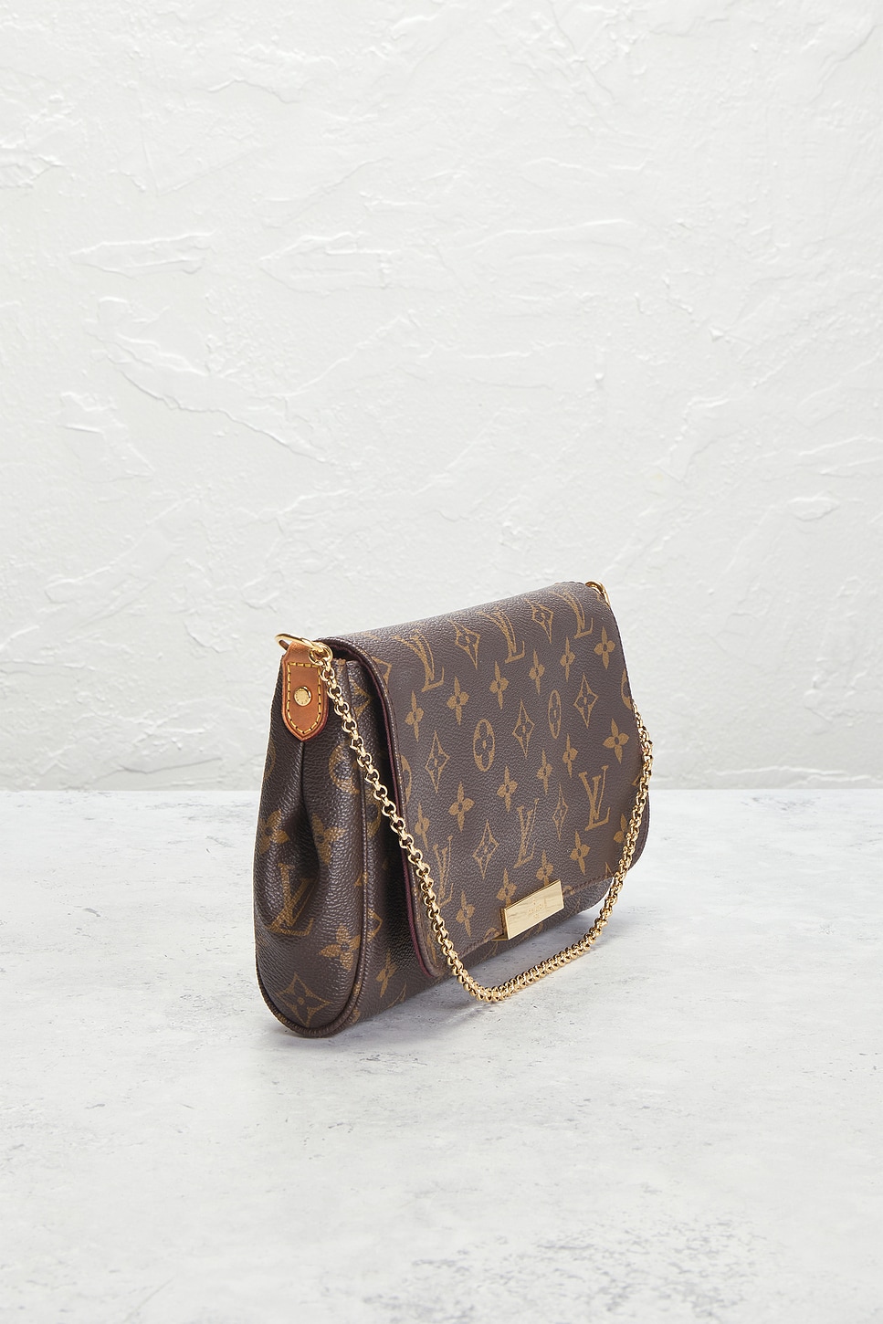 FWRD Renew Louis Vuitton Monogram Favorite MM Shoulder Bag | Thumbnail 4 FWRD Renew Louis Vuitton Monogram Favorite MM Shoulder Bag | Thumbnail 4
