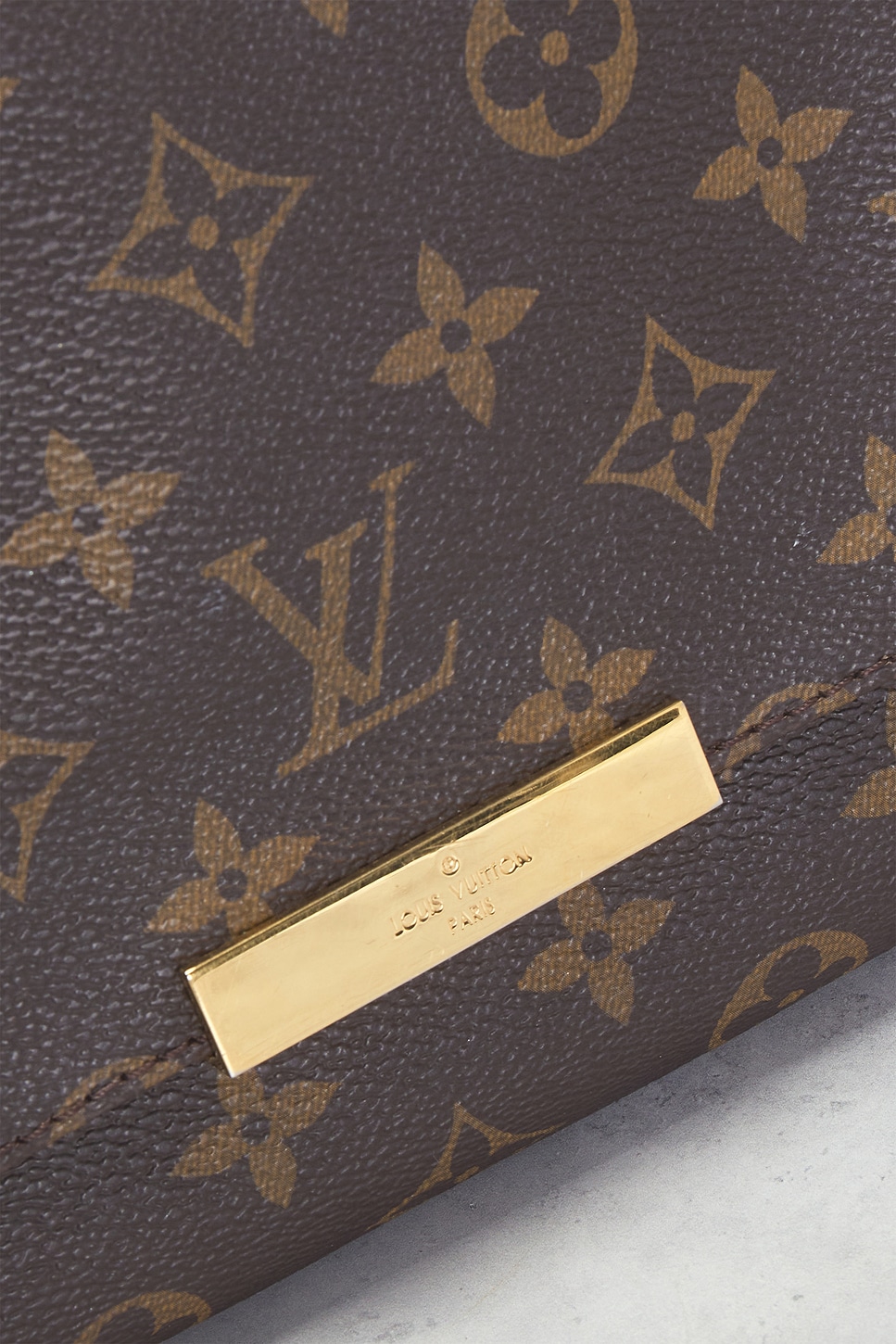 FWRD Renew Louis Vuitton Monogram Favorite MM Shoulder Bag | Thumbnail 5 FWRD Renew Louis Vuitton Monogram Favorite MM Shoulder Bag | Thumbnail 5