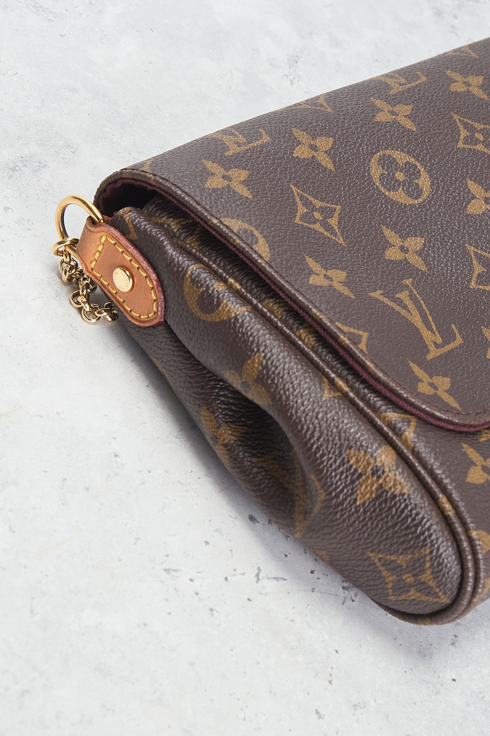 FWRD Renew Louis Vuitton Monogram Favorite MM Shoulder Bag | Thumbnail 8 FWRD Renew Louis Vuitton Monogram Favorite MM Shoulder Bag | Thumbnail 8
