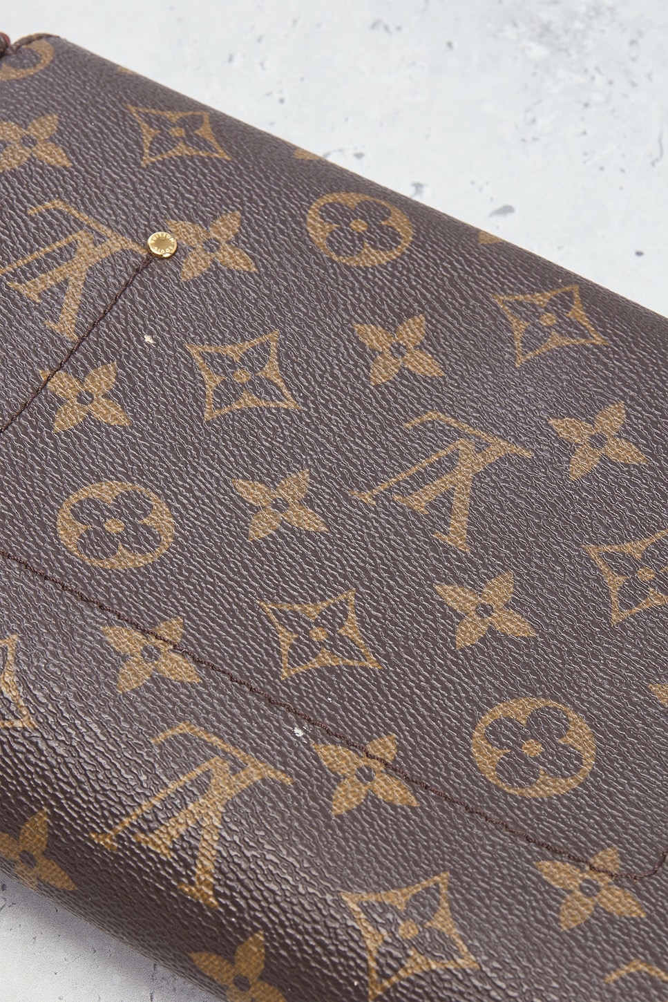 FWRD Renew Louis Vuitton Monogram Favorite MM Shoulder Bag | Thumbnail 9 FWRD Renew Louis Vuitton Monogram Favorite MM Shoulder Bag | Thumbnail 9