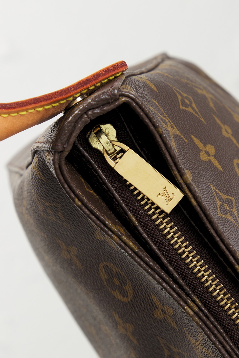 louis vuitton Louis Vuitton Monogram Looping GM Shoulder Bag | Thumbnail 6 louis vuitton Louis Vuitton Monogram Looping GM Shoulder Bag | Thumbnail 6