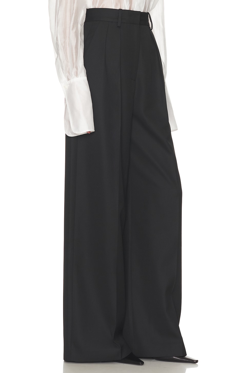 Helsa The Double Pleat Trouser In Black