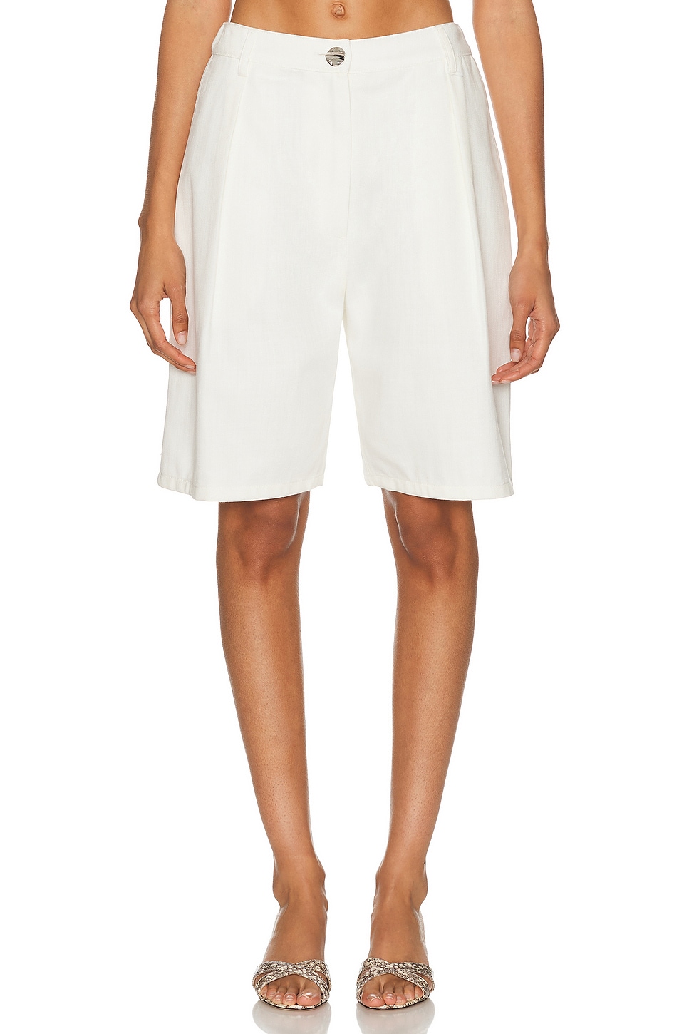 Low Rise Pleated Bermuda Short in White