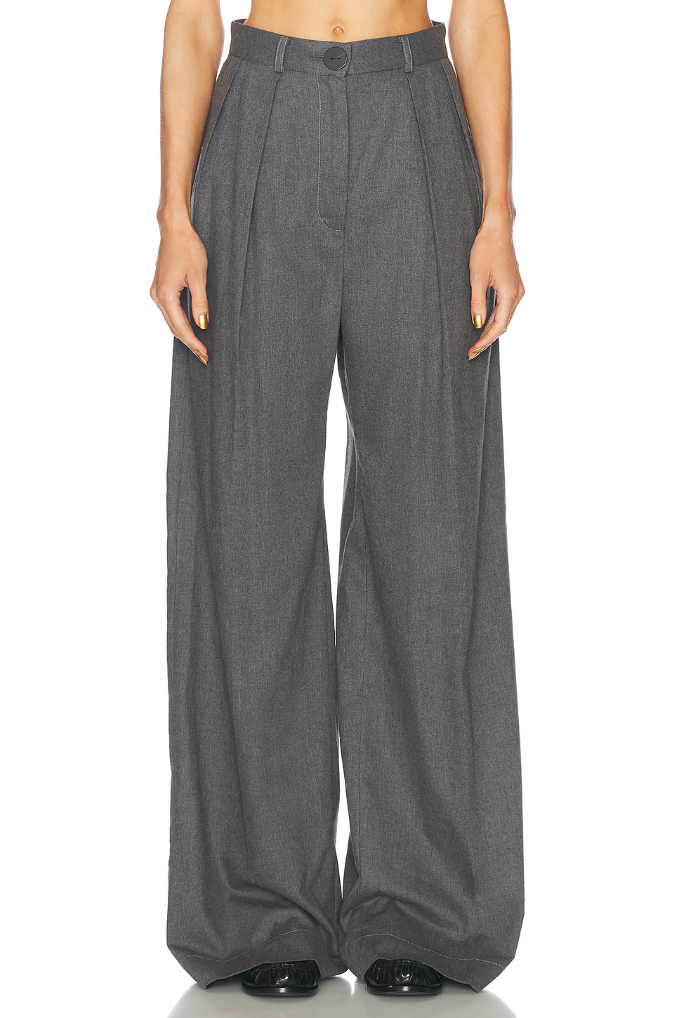 Image 1 of MATTHEW BRUCH Button Pleated Trouser in Charcoal Flannel