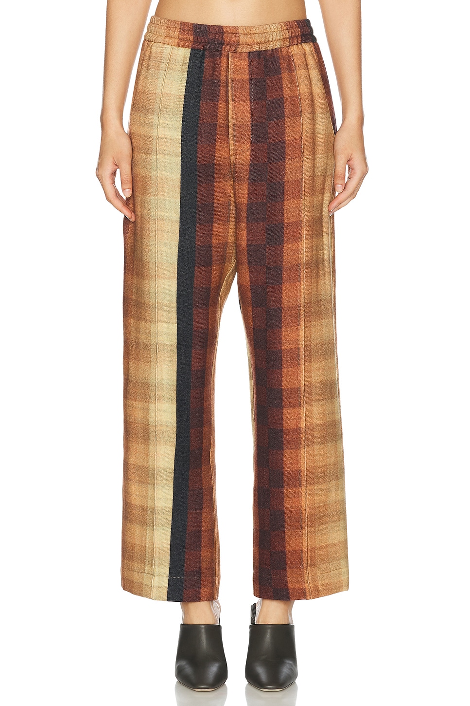 Trousers in Brown