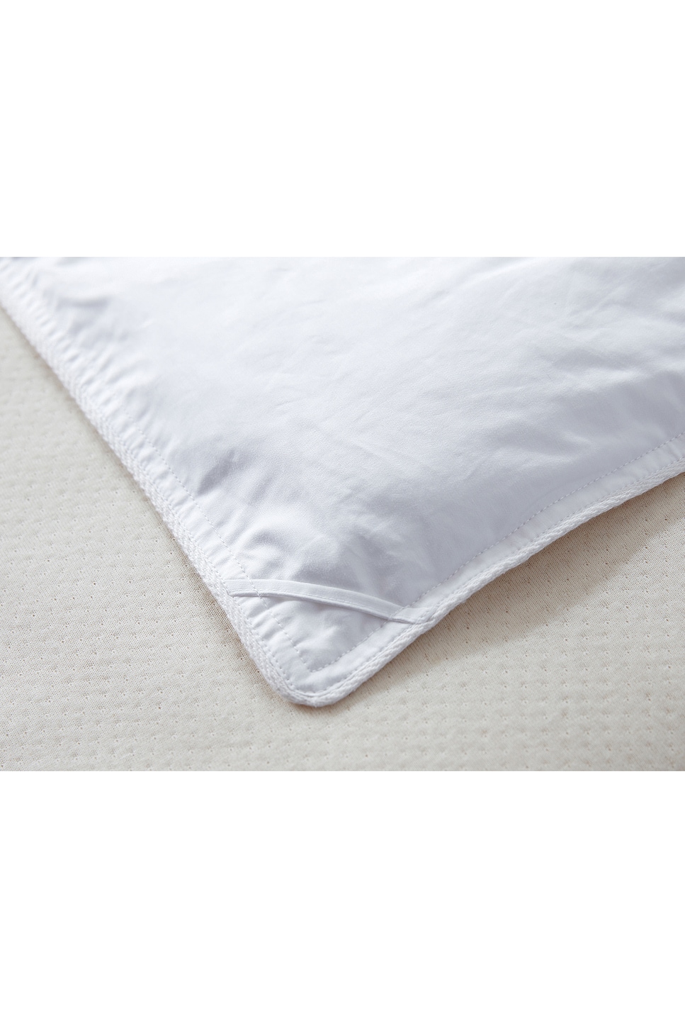 Parachute Midweight Down Alternative Duvet Insert In White