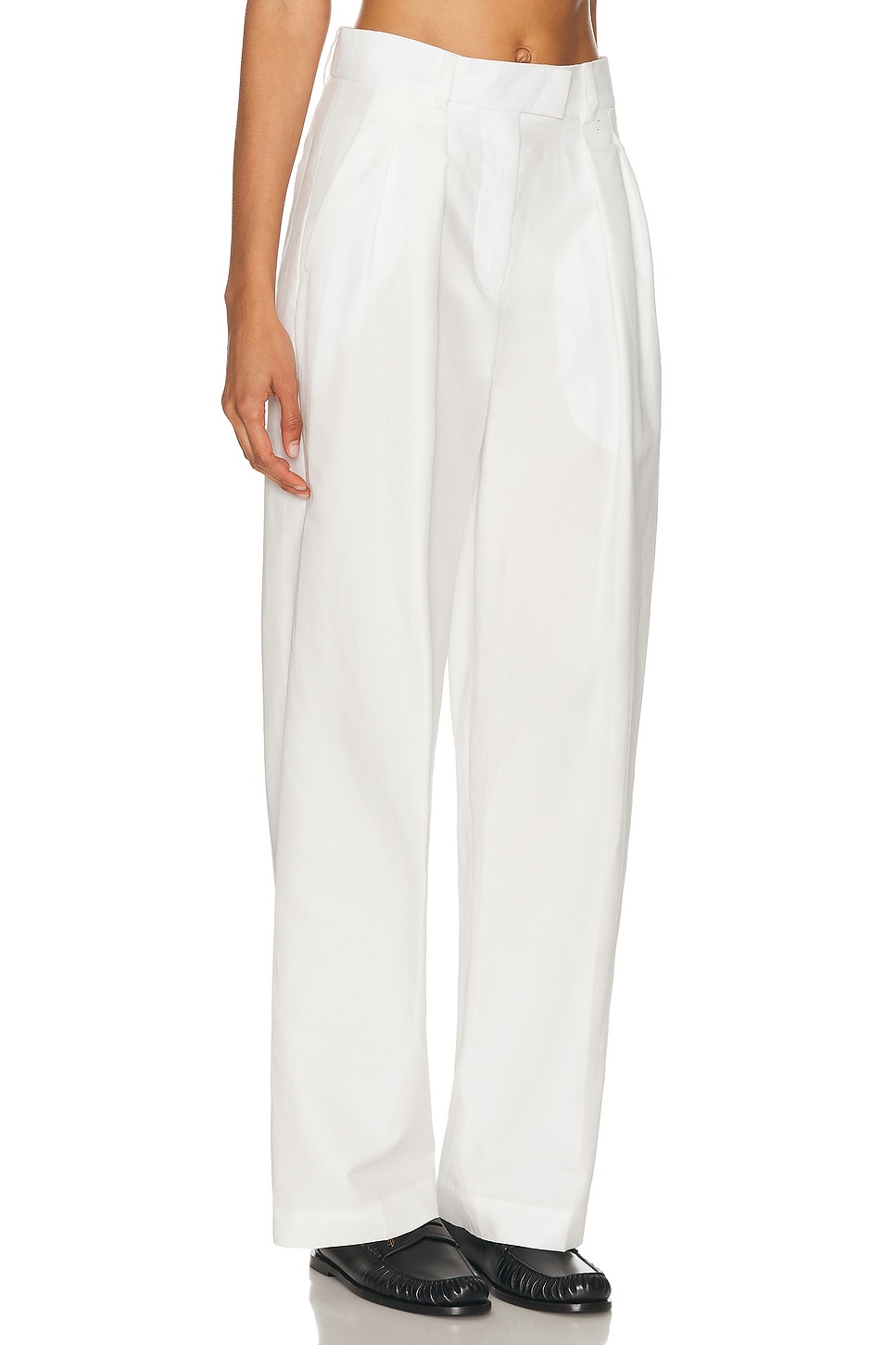 RENGGLI COTTON PLEATED TROUSER 