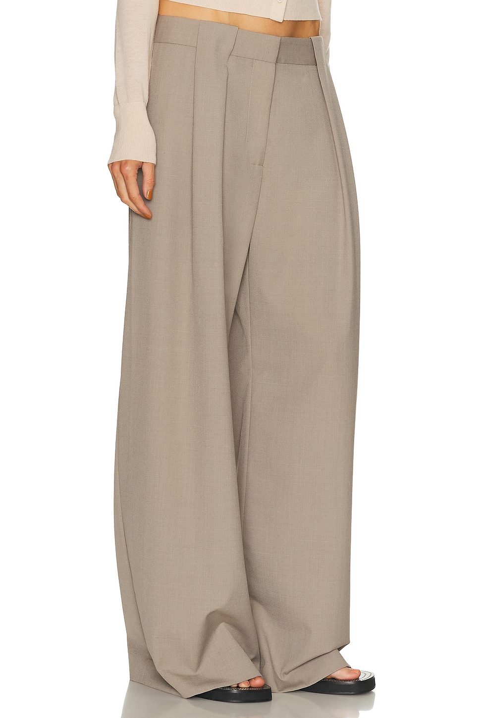 St Agni Pleat Loop Pant In Neutral