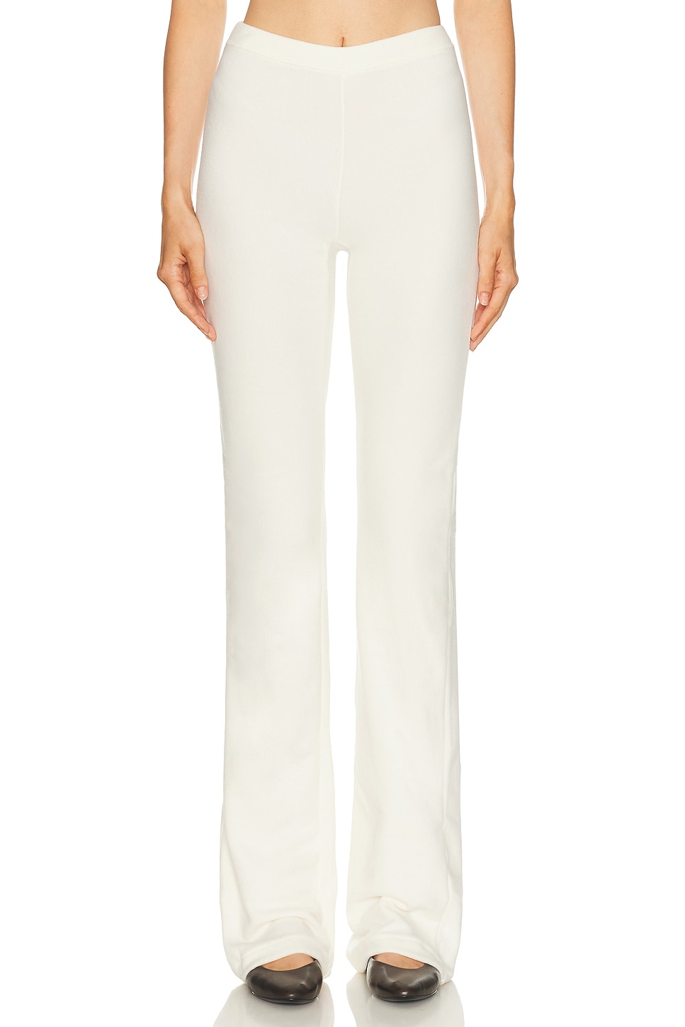 Skims Ski Lounge Fleece Pant In Sand