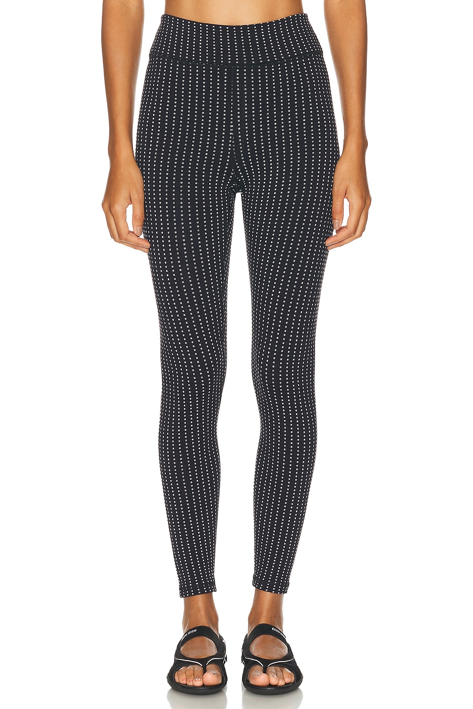 Zenith 25 Midi Legging in Black