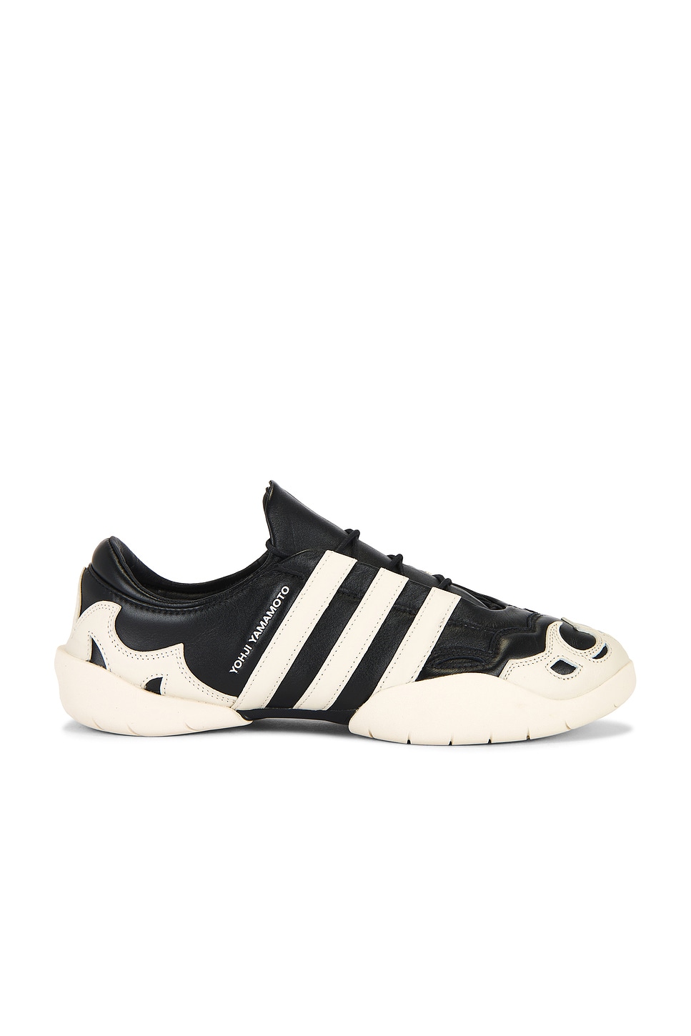Regu 2002 Sneaker in Black