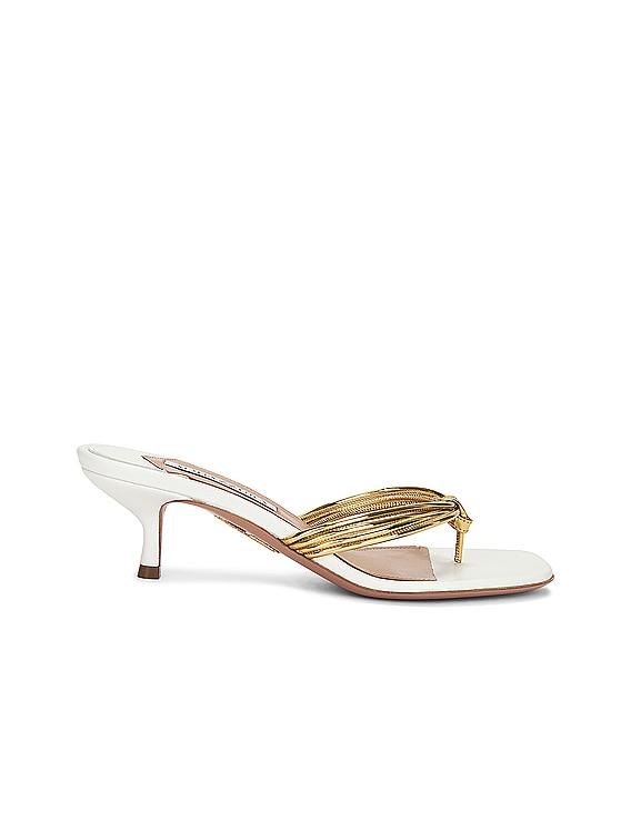 Aquazzura ESSENTIAL サンダル - White u0026 Gold | FWRD