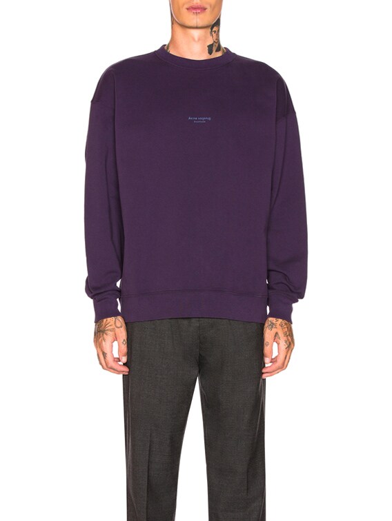 Acne Studios Logo Sweatshirt in Plum Purple | FWRD 【定価4万】Acne Studios トレーナースウェットシャツパープル
