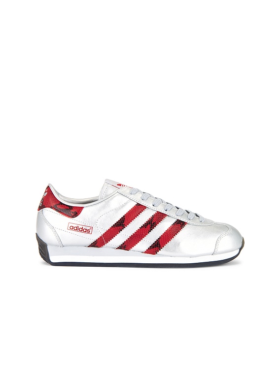adidas Originals Country Japan in Silver Metallic, Better Scarlet