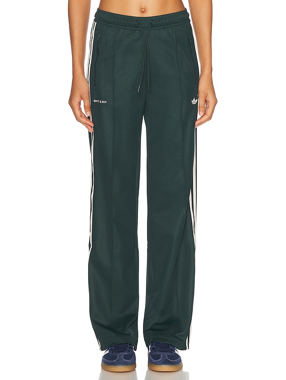 アイドル ADIDAS ORIGINALS BY AW TRACK PANT adidas Originals x Sporty & Rich Wide Leg Pant in Green | FWRD