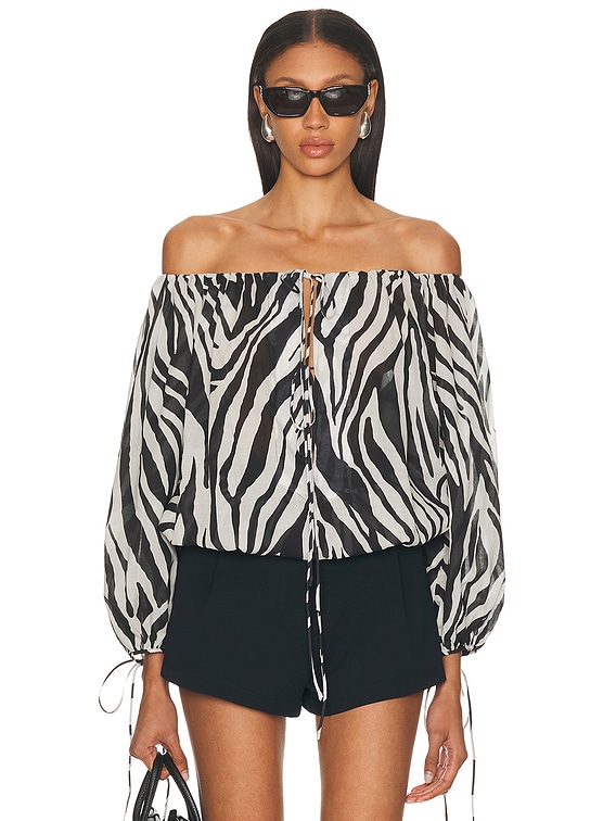 Tシャツ・カットソー THE ANDAMANE WILMA TOP - LONG SLEEVE TOP The Andamane Wilma Long Sleeve Top in Zebra White | FWRD