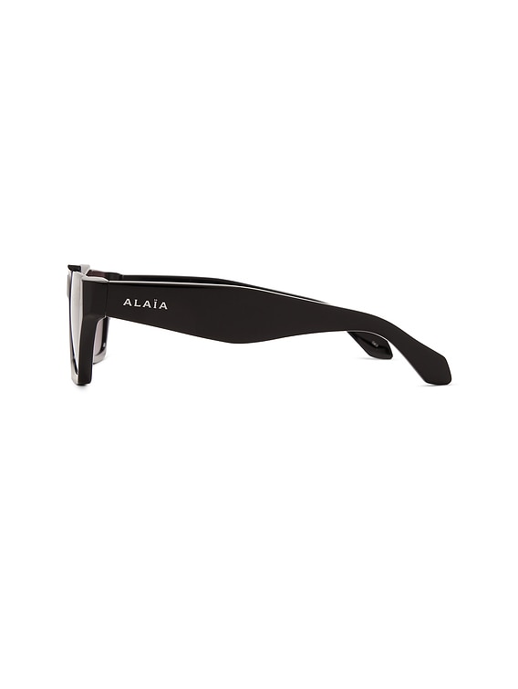 SALE【Alaia】シールドフレーム カーブチップ サングラス ALAÏA Rectangle Sunglasses in Black & Grey | FWRD