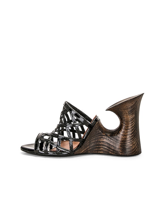 【Alaia】カーブしたウェッジミュール 17994682nl_999_f.jpg?impolicy=