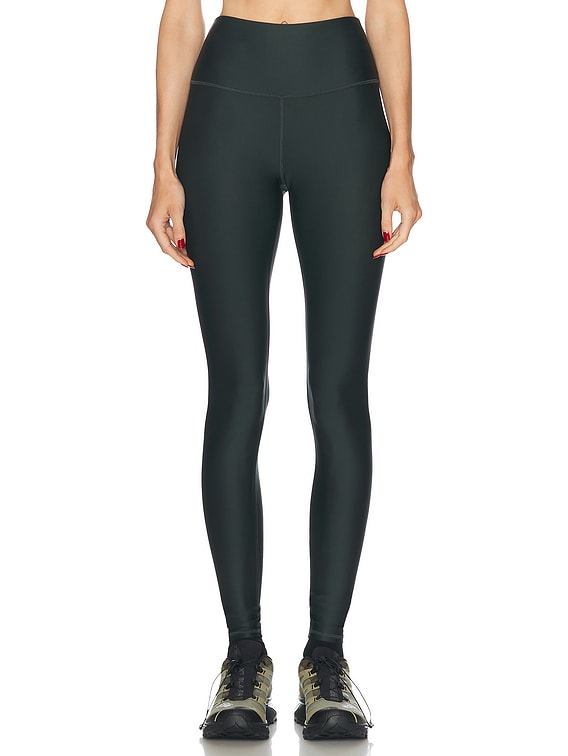 alo フルレングス　ハイウエスト airlift レギンス ダークグリーン alo High Waist Airlift Legging in Charcoal Green | FWRD