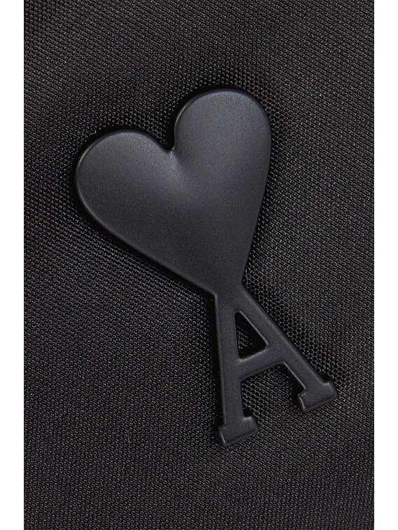 AMI Paris 背包於黑色| FWRD