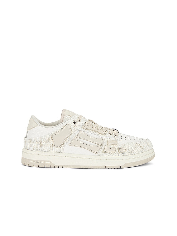 【AMIRI】男性 BOUCLE SKEL TOP LOW スニーカー AMFOSR1007 Amiri Boucle Skel Top Low Sneaker in Alabaster | FWRD