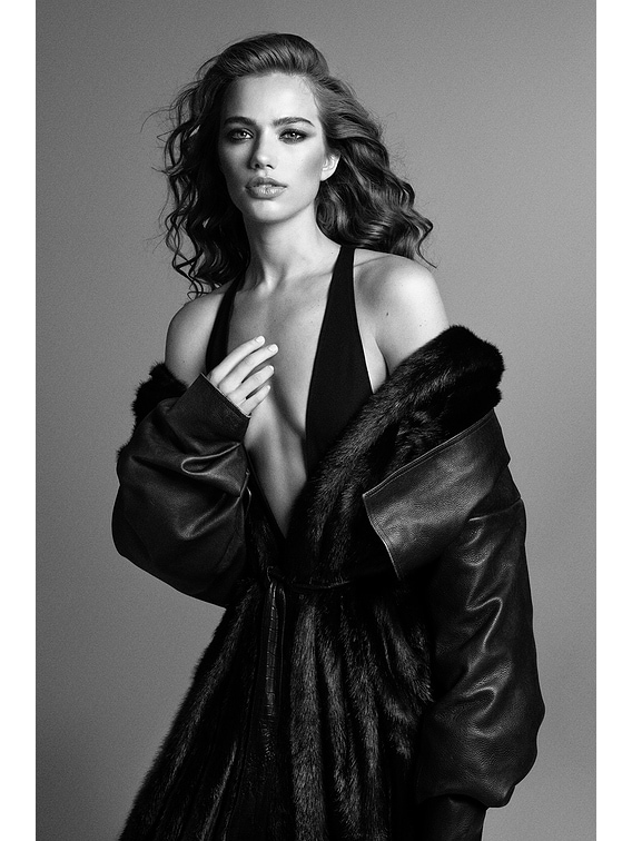 Alexander Wang Faux Fur Trimmed Padded Cropped Leather Jacket in Alexander Wang Faux Fur Trimmed Padded Cropped Leather Jacket in