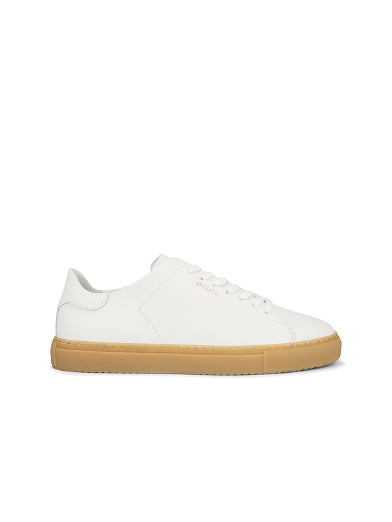 【関税込み】Axel Arigato オフホワイト Clean 90 スニーカー Axel Arigato Clean 90 Sneaker in Off White & Gum | FWRD