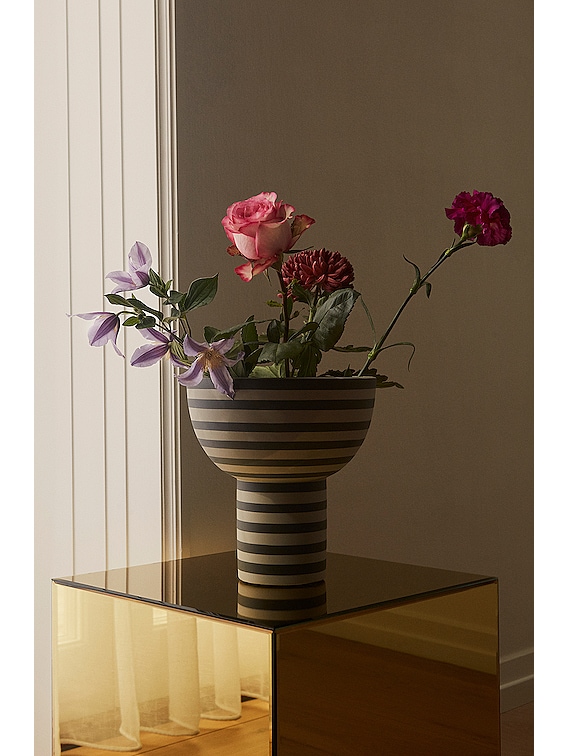 AYTM Varia Vase in Ash Black FWRD