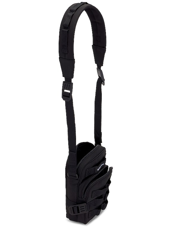 バレンシアガ　army ベルトバッグ　クロスボディバッグ Balenciaga ARMY クロスボディバッグ - Black | FWRD