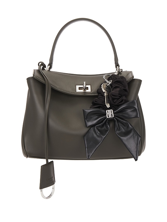 ヘアアクセサリー Balenciaga Black Calf Leather Clemence Xl Scrunchie Women's Clemence Xl Scrunchie in Black/gold | Balenciaga CA