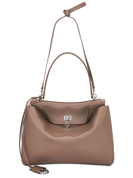 ショルダーバッグ・ポシェット BALENCIAGA MEDIUM RODEO BAG IN TAUPE SMOOTH CALFSKIN Balenciaga Rodeo Medium Top Handle Bag in Taupe | FWRD