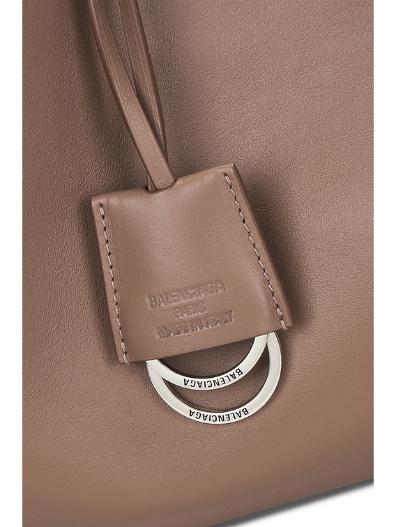 ショルダーバッグ・ポシェット BALENCIAGA MEDIUM RODEO BAG IN TAUPE SMOOTH CALFSKIN Balenciaga Rodeo Medium Top Handle Bag in Taupe | FWRD